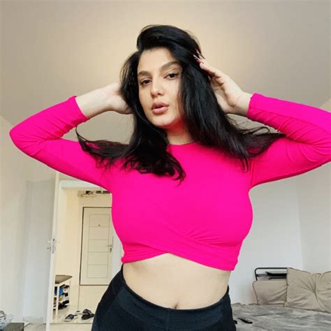 Top Free OnlyFans Girls To Follow in 2022 .